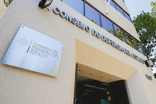 <p>CDE presenta querella por fraude al Fisco en caso seguros de Codelco</p>