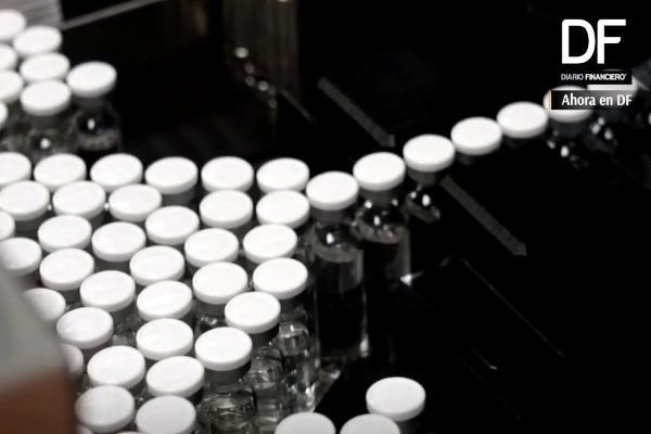 <p>Ahora en DF| Reino Unido le da luz verde a la vacuna contra el Covid-19 de AstraZeneca</p>