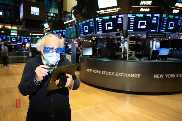 IPSA inicia el año con optimismo mientras que en Wall Street vuelve la cautela