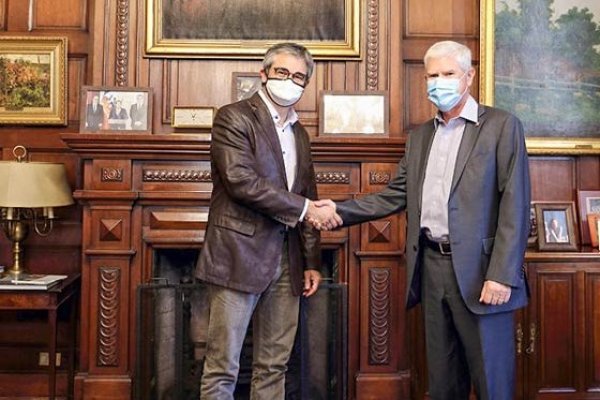 <p>Ricardo de Tezanos Pinto, de BancoEstado, se reúne con el presidente del Banco Central</p>