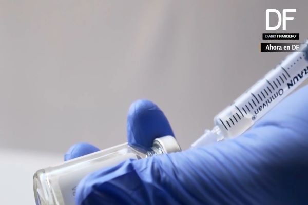 <p>Ahora en DF| Vacuna de Moderna es aprobada por la Agencia Europea de Medicamentos</p>