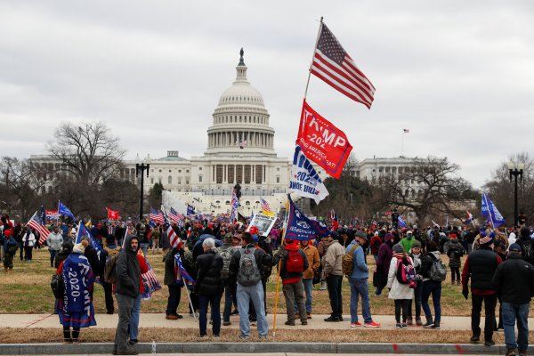 Protestas pro-Trump obligan a evacuar el Capitolio y suspender sesión del Congreso que ratificaría a Biden como presidente