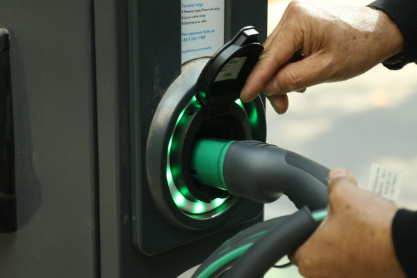 Ministerio de Energía busca duplicar vehículos eléctricos con acuerdo público-privado 2021
