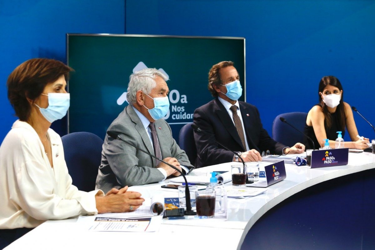 <p>Gobierno endurece el plan Paso a Paso: disminuye aforos y acota permisos</p>