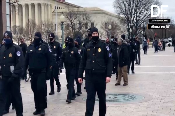 <p>Ahora en DF| A ocho días del cambio de mando, FBI advierte sobre posibles protestas armadas en 50 estados si Trump es destituido</p>
