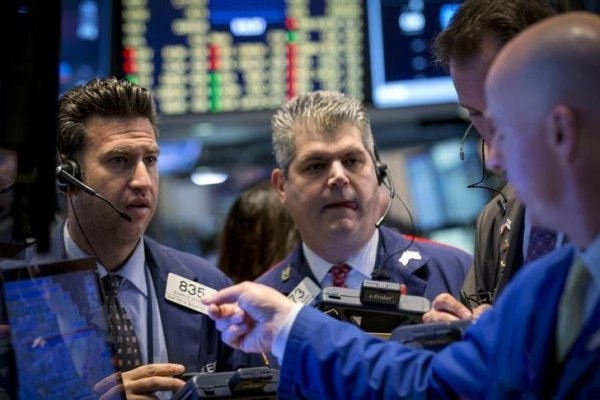 Wall Street retrocede ante malos datos de empleo en EEUU y el IPSA corta tres sesiones al alza