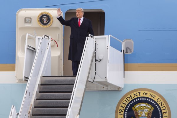 Trump dice que su movimiento "recién está comenzando" en discurso de despedida de la Casa Blanca