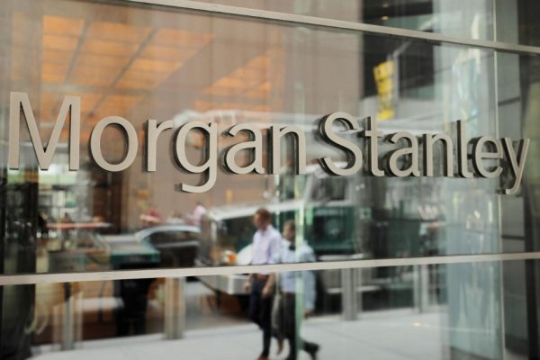 Morgan Stanley registra ganancias récord por auge del comercio y transacciones