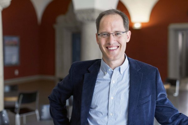 Experto internacional: “Si el objetivo de Chile es lograr una redistribución más progresiva, aplicar impuestos a los ingresos personales y ganancias de capital es crucial"
