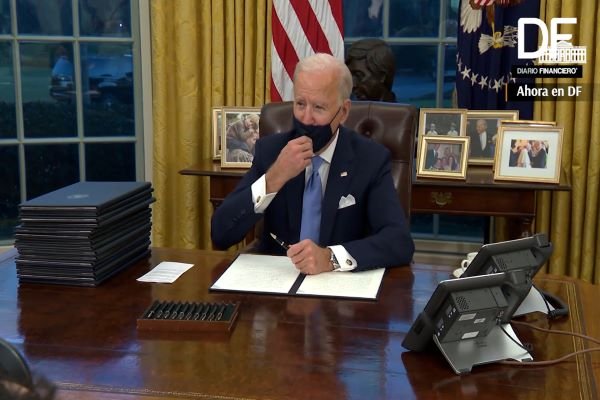 <p>Ahora en DF| Joe Biden firmó 17 órdenes ejecutivas con foco en enfrentar la crisis del covid-19 y el cambio climático</p>