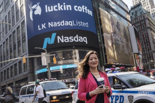 Wall Street cerró las operaciones mixto tras una volátil jornada
