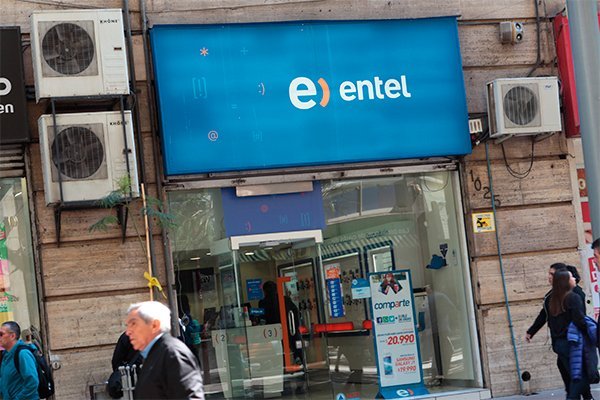 Entel reporta caída de 45% en sus utilidades de 2020 por menor venta de torres