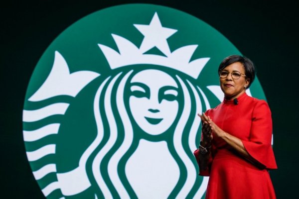 Dueña de Farmacias Ahumada se convierte en la única empresa del S&P 500 en tener de CEO a mujer afroamericana