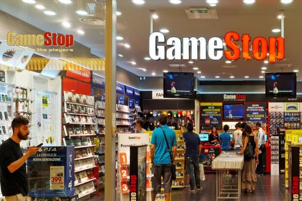 <p>Pregunta al experto | A propósito del fenómeno GameStop ¿Qué son las ventas cortas?</p>