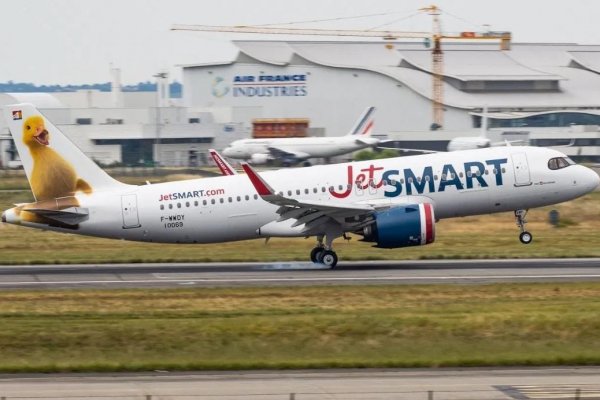 <p>JetSmart trae a Chile avión que emplea combustible ecológico y se dispondrá para transporte de vacunas</p>