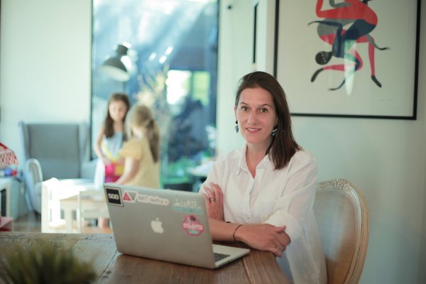 Los planes de exsocia de Alba Babysitters: digitalizar emprendimientos regionales