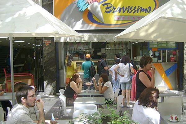 <p>Bravissimo: la marca seguirá en supermercados, delivery y mayorista</p>