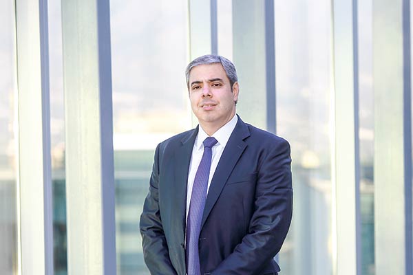 CEO de Itaú Unibanco, Milton Maluhy, promete al mercado mejorar los resultados de la operación en Chile