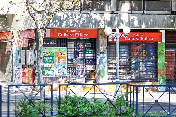 Botillerías contra Andina y CCU: presentarán demanda en la FNE por desigualdad en abastecimiento de cervezas
