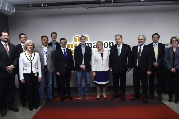 El día en que el nuevo CEO de Amazon estuvo con Michelle Bachelet