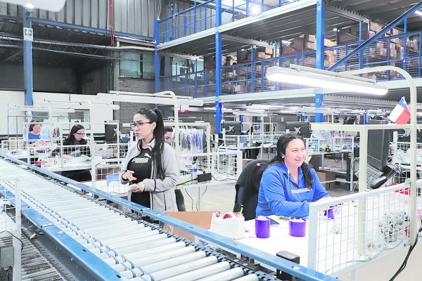 Disminuye el ritmo de recuperación de las remuneraciones y la brecha de género se acorta logrando su nivel más bajo en cuatro años