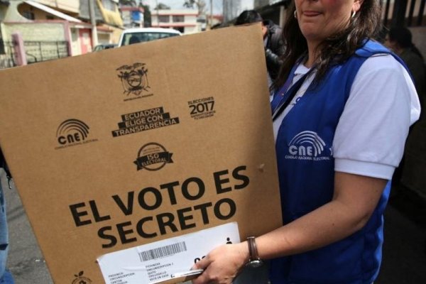 Elecciones en Ecuador se disputan el regreso del correísmo