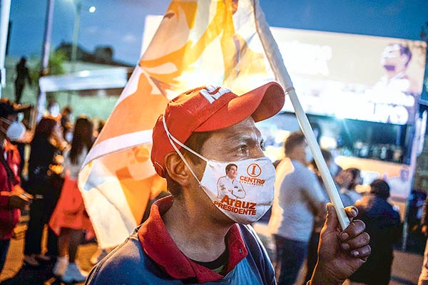 Superdomingo electoral: Perú y Ecuador se suman a Chile en abril