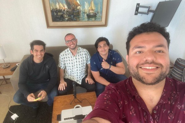 <p>Equipo de fundadores de Plug</p>
