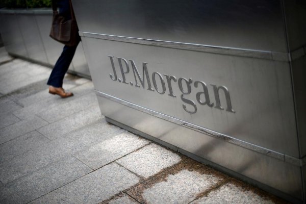 JPMorgan ve la apuesta de Tesla en Bitcoin como demasiado atrevida para que otros la sigan