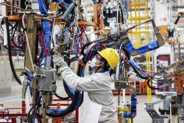 Precios industriales en China cortan racha bajista de un año por recuperación de la demanda