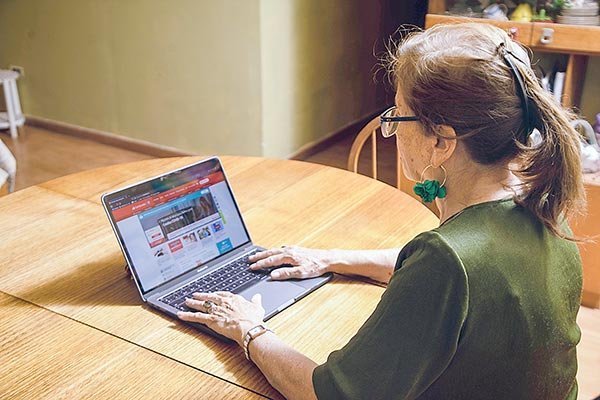 <p>Los adultos mayores pierden terreno en la recuperación del empleo en la Región Metropolitana</p>