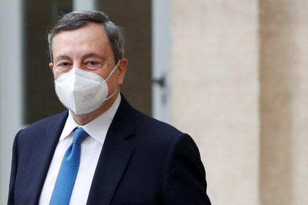 Mario Draghi acepta el cargo de primer ministro de Italia y presenta su gabinete