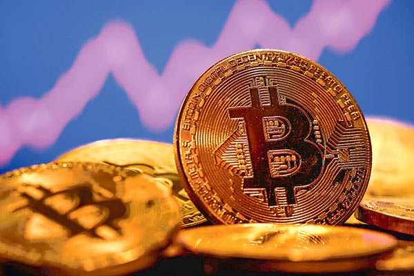 Bitcoin supera los US$ 50 mil por primera vez y CMF aclara el marco de inversiones
