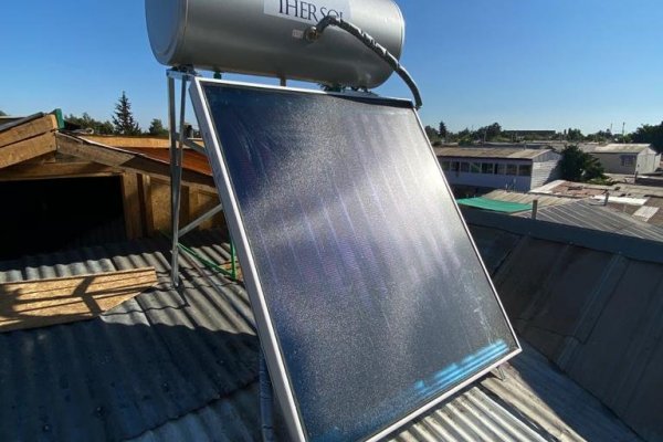 Inédito proyecto dotará de sistemas solares térmicos de agua caliente a familias vulnerables de Renca