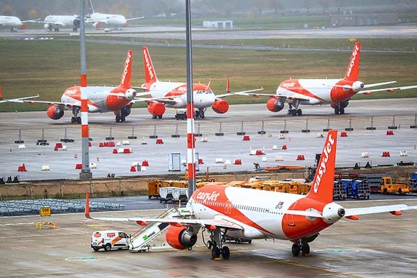 <p>EasyJet ha elevado críticas al gobierno del Reino Unido por el cierre de fronteras. Foto: Bloomberg</p>