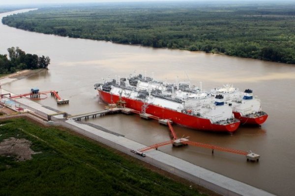 Barco importador y Plan Gas: la estrategia argentina para tener más energía en invierno