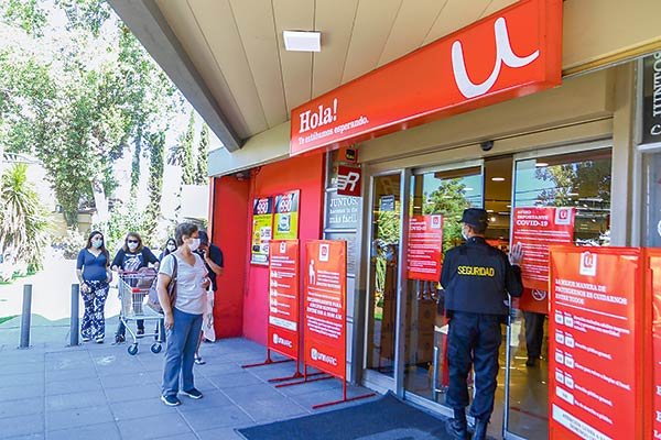 Unimarc hace reestructuración y concreta despidos en varios locales del país
