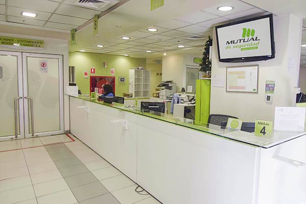 La desconocida demanda de la mutual de la CChC contra los Servicios de Salud de Arica a Magallanes