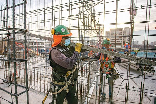 <p>Las luces y sombras de las últimas cifras de empleo del INE</p>