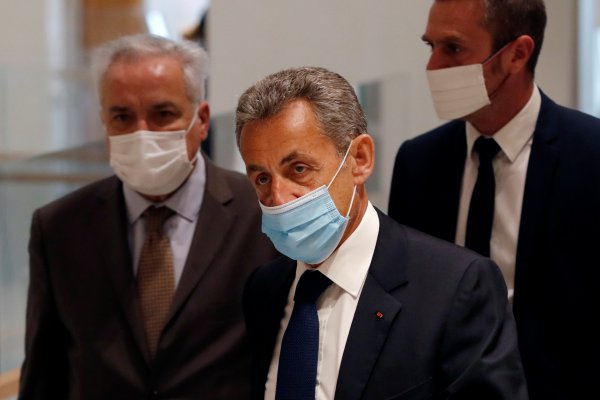 Nicolas Sarkozy fue sentenciado a una pena de prisión de un año por corrupción