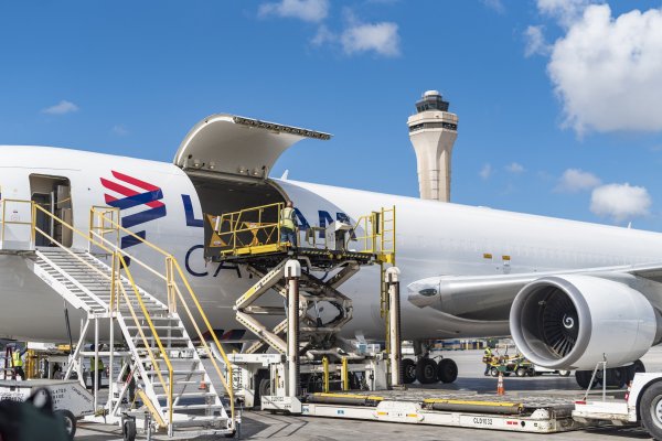 Latam transforma ocho aviones de pasajeros para aumentar en 80% su capacidad de carga