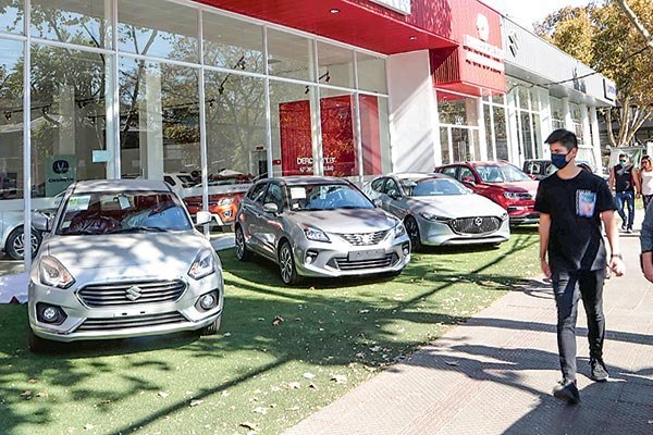 <p>Ventas de autos nuevos disminuyen en febrero ante problemas de descarga en el puerto de San Antonio</p>