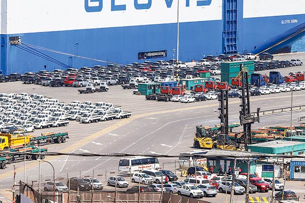 Importadores de autos contra Ministerio de Medio Ambiente: piden anular decreto de reciclaje de neumáticos