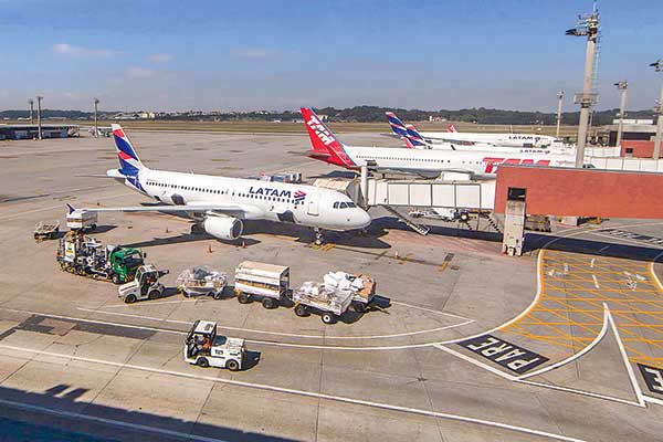 Las estrategias de las aerolíneas de la región ante una volátil recuperación de la demanda