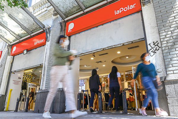 Acciones de La Polar, Hites y Forus se benefician por el proceso de vacunación y rentan hasta 87% en 2021