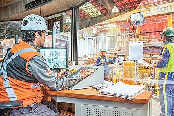 Codelco y Sindicato de Profesionales de División Ministro Hales logran acuerdo en negociación anticipada con bono de $ 3,6 millones