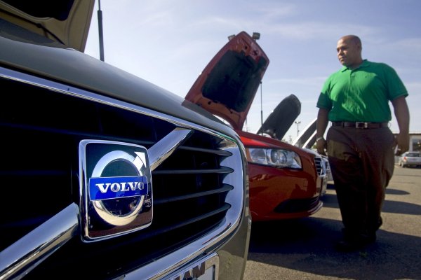 <p>Adiós a los concesionarios de autos, el último bastión de las tiendas físicas del retail</p>