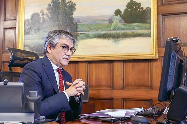 <p>Marcel advierte sobre alza del empleo informal y necesidad de recuperar niveles de stock</p>