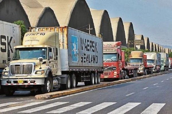 Autoridades en Perú piden diálogo a transportistas que iniciaron paro indefinido a nivel nacional