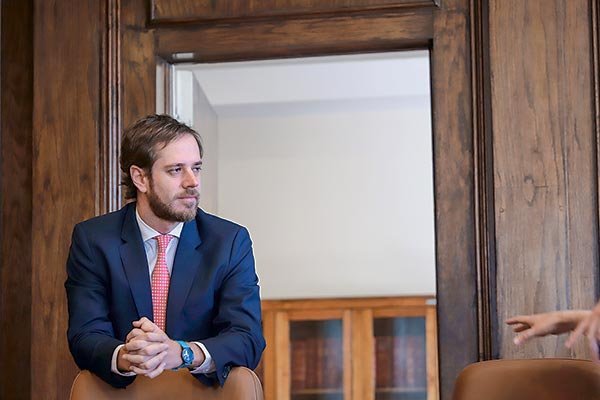 Excoordinador tributario de Hacienda vuelve al sector privado y ficha como socio de Carey